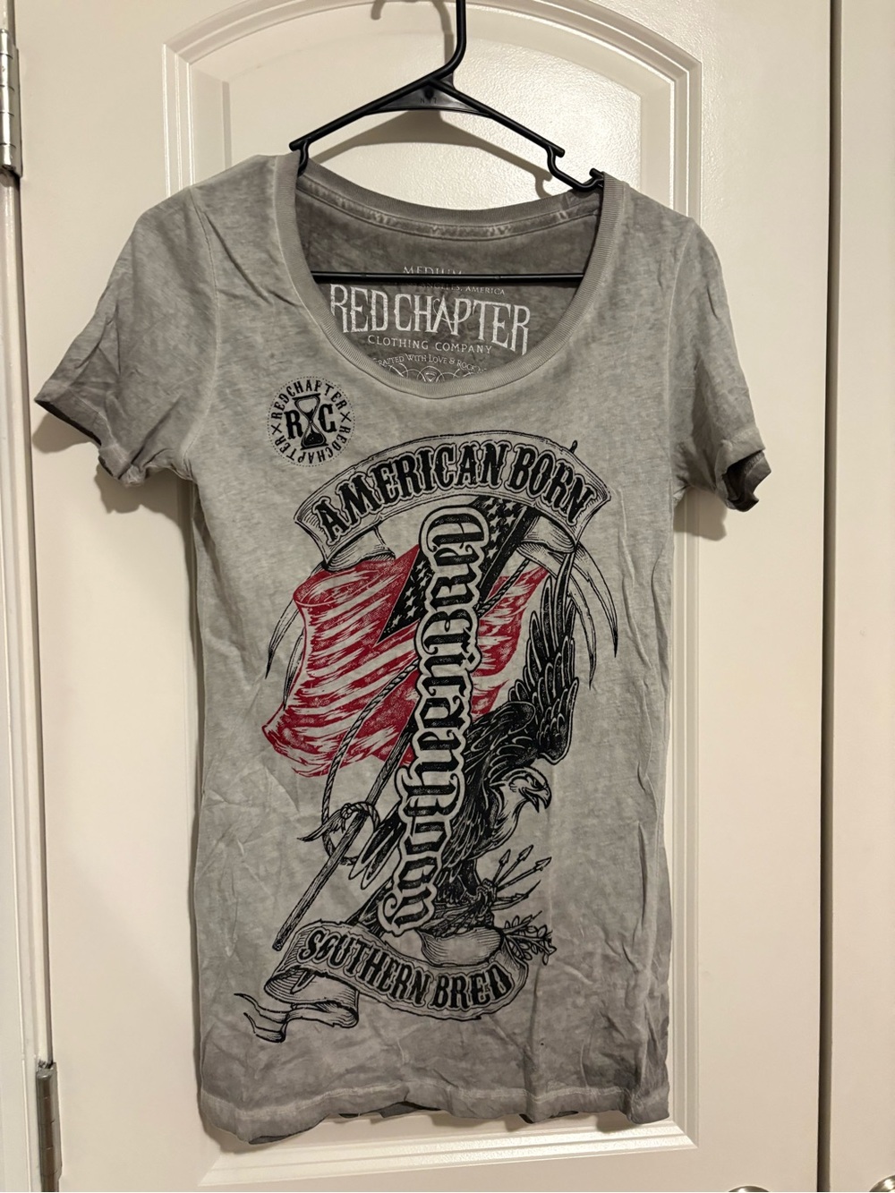 Chapter Light Gray Short Sleeve Graphic Tee with Red and Black Print